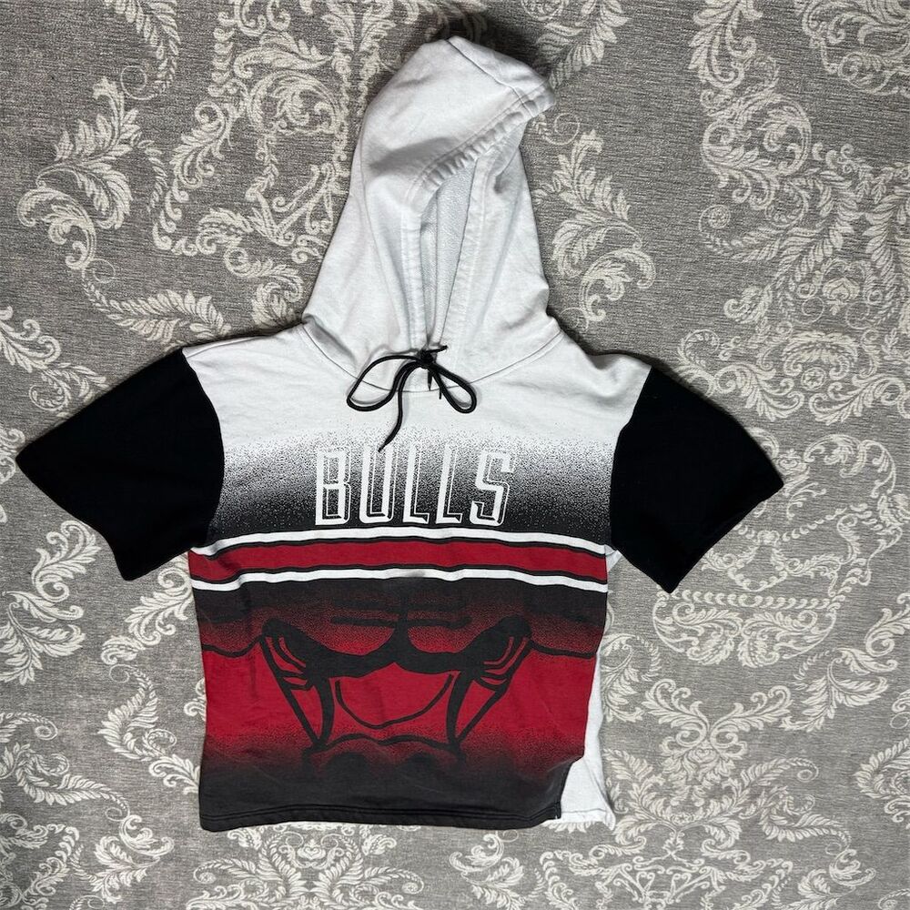 NBA Chicago Bulls Vintage Short Sleeve Hooded T-Shirt Men's L
